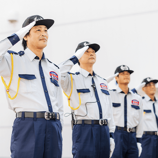 ケイ・ティ・ティの警備スタッフ